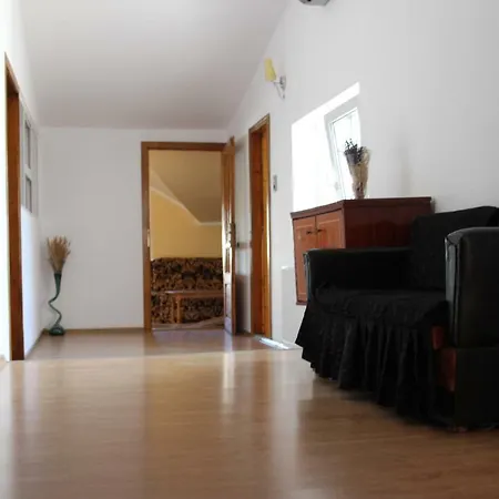 בית הארחה Cristina House