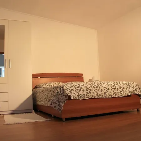 Cristina House בית הארחה *